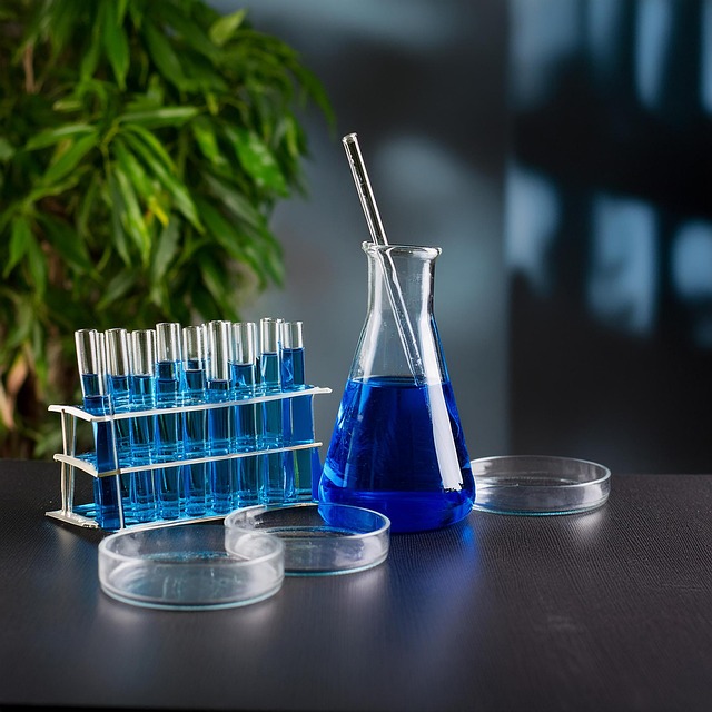 环氧酸酐固化体系中耐黄变促进剂的应用研究，有效保持产品透明度和美观性。